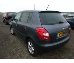 vindem bara fata si spate de skoda fabia 1.2tsi an 2011