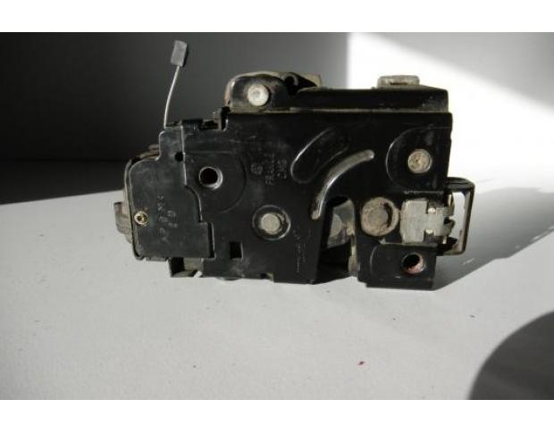 broasca dreapta spate vw passat 3b4839016a