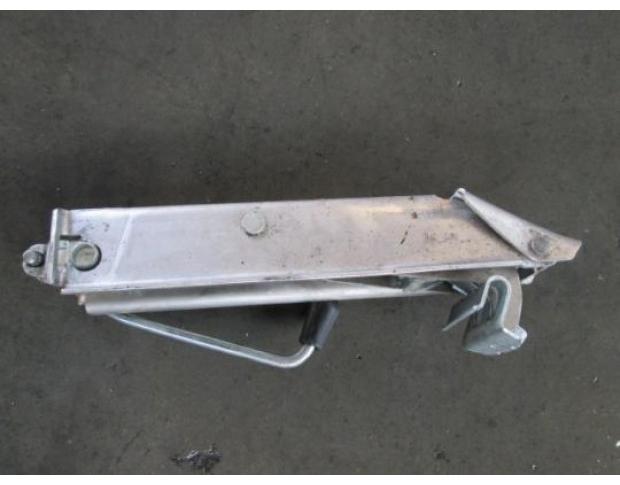 cric audi a4 2.5tdi ake 8e0011031d