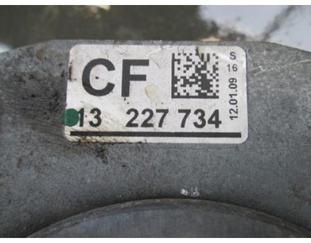 tampon motor opel insignia an 2009-2013 13227734