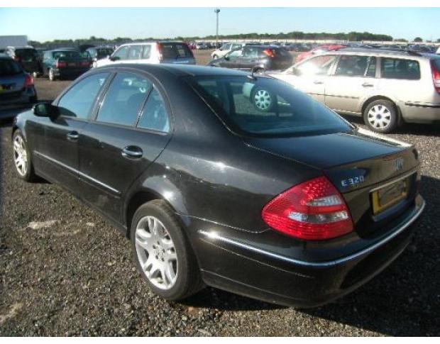 vand usa spate mercedes e 320cdi (211)