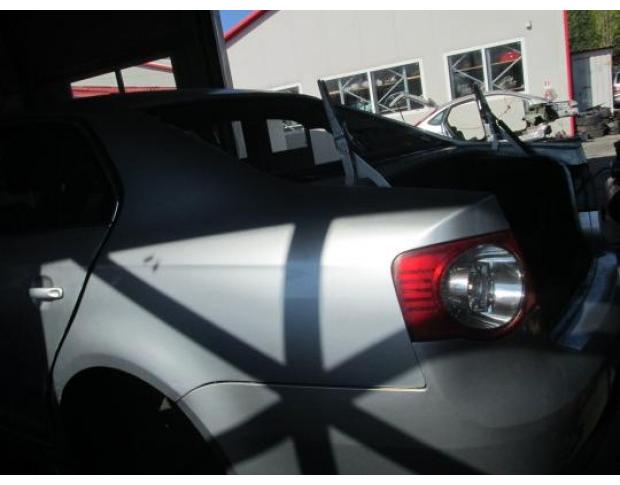 vindem aripa stanga spate vw jetta 1.9tdi bkca