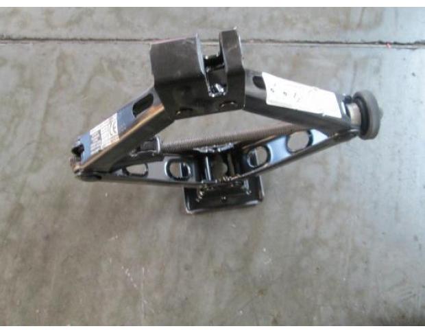 vindem cric fiat grande punto 1.2b 199a4000