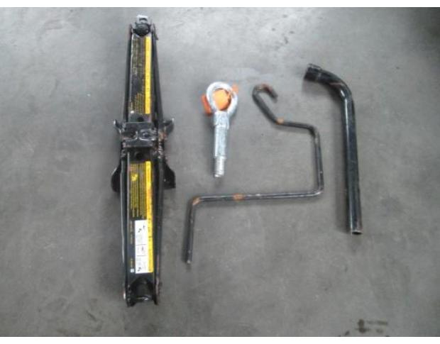 vindem cric opel zafira b 1.7cdti