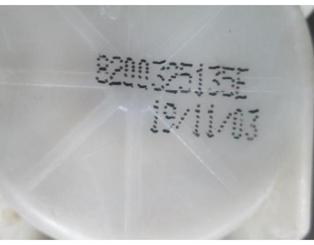 vindem motoras macara dreapta fata 8200325135e renault megane 1.5dci k9kd3