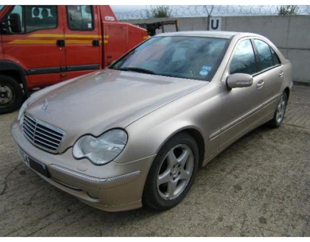 vindem usa fata si spate mercedes c 220 an 2004