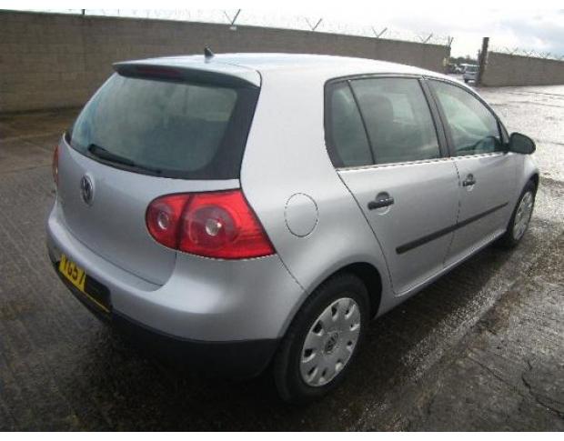 vindem usa fata vw golf 5 an 2004-2007